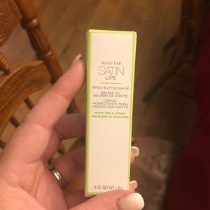 Satin lips “balm”